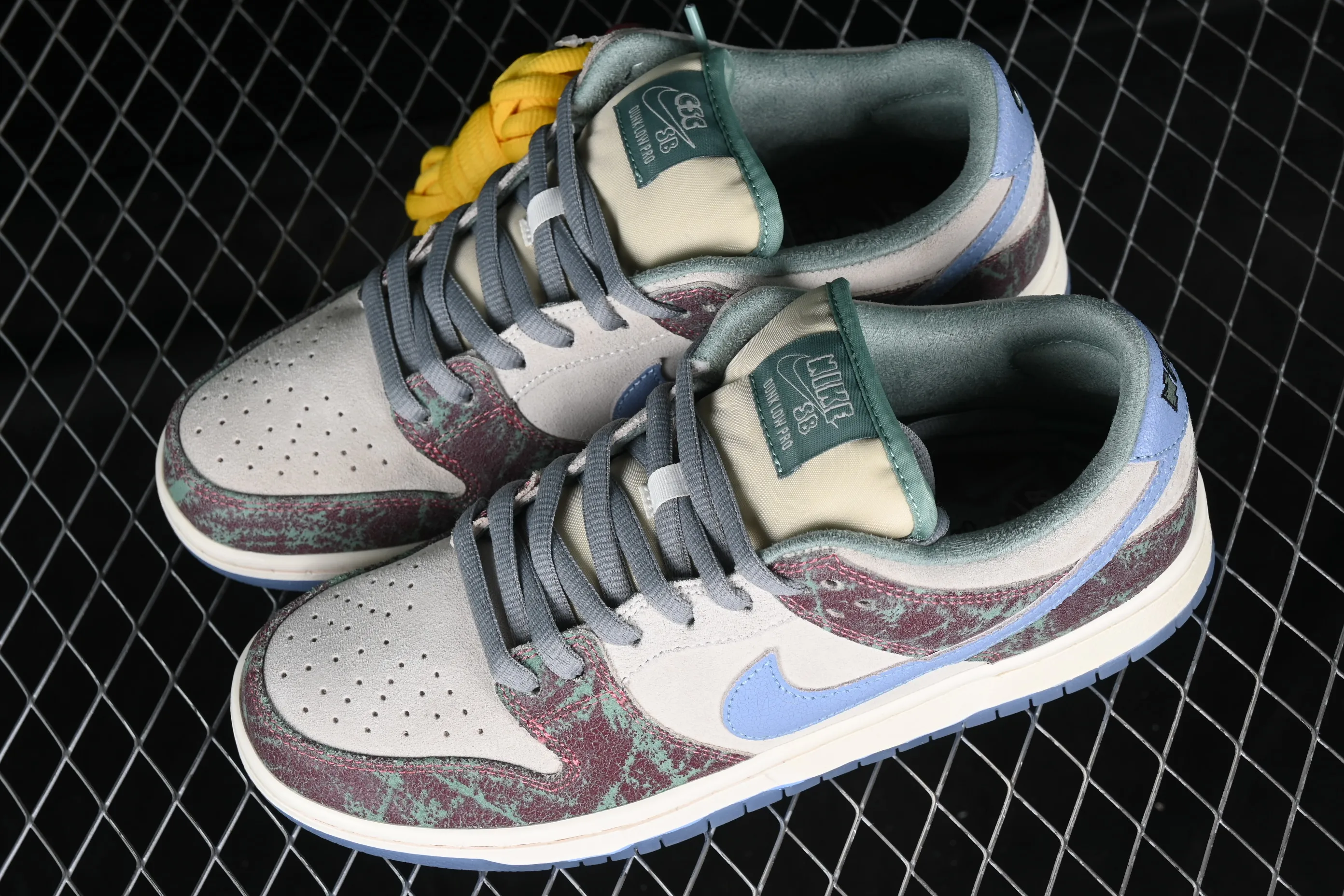All categories Nk SB Dunk Series Nk SB Dunk Low low-top sneakers Y version Crenshaw Skate Club x Nk SB Dunk Low joint model SB low-top sports and leisure sneakers FN4193-100